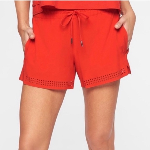 ATHLETA BAJA SHORT NWT Hibiscus Red Wrinkle resistant Light Weight Size 14 - Picture 4 of 14